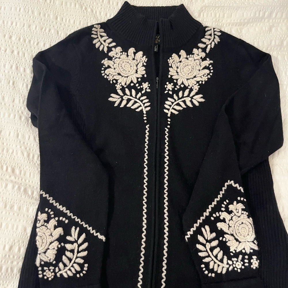 Icelandic designs, full zip cardigan sweater medium